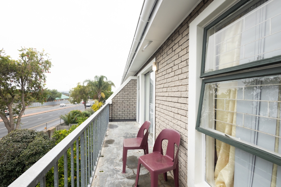 2 Bedroom Property for Sale in Oakglen Western Cape